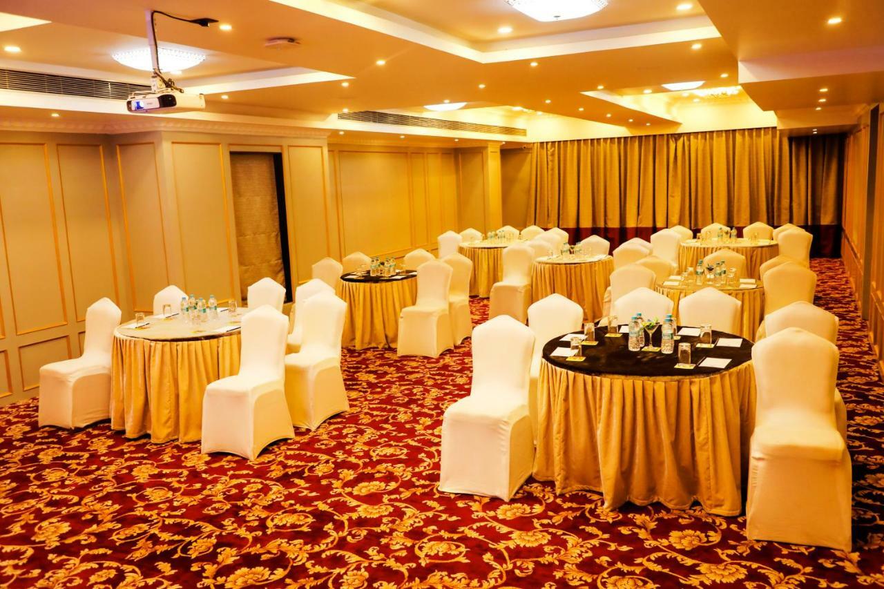 Kyriad Hotel Nashik By Othpl Εξωτερικό φωτογραφία
