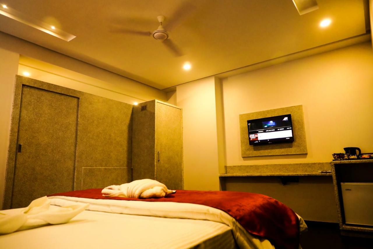Kyriad Hotel Nashik By Othpl Εξωτερικό φωτογραφία